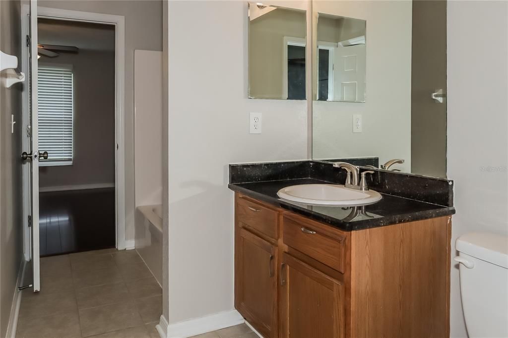 En Venta: $285,000 (3 camas, 2 baños, 1870 Pies cuadrados)
