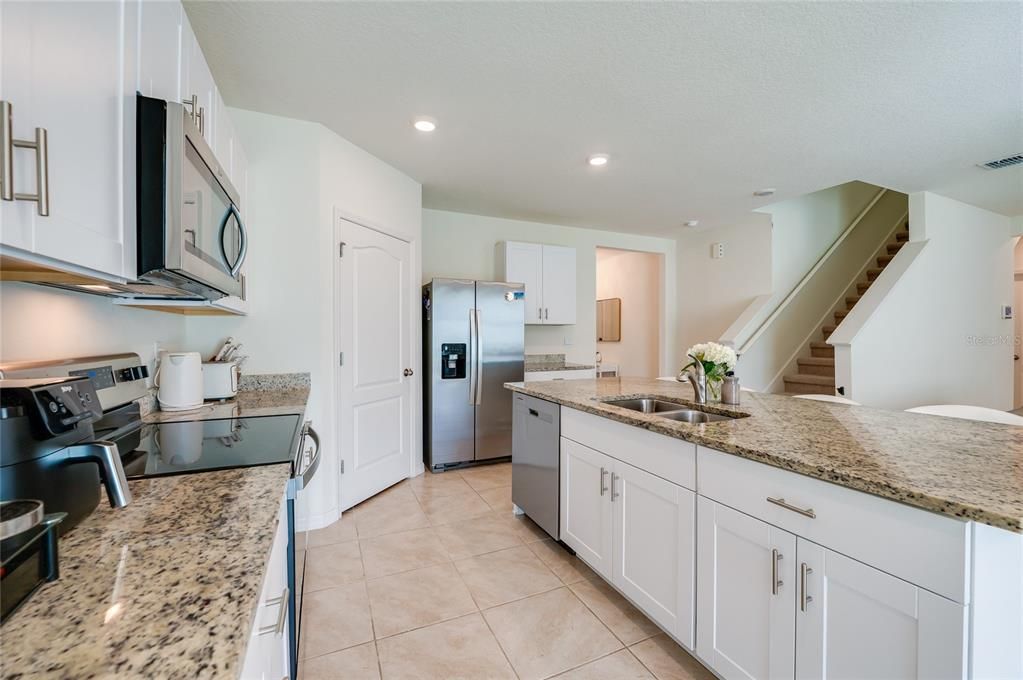 For Sale: $455,000 (5 beds, 3 baths, 2594 Square Feet)