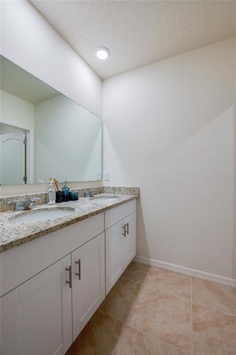 For Sale: $455,000 (5 beds, 3 baths, 2594 Square Feet)