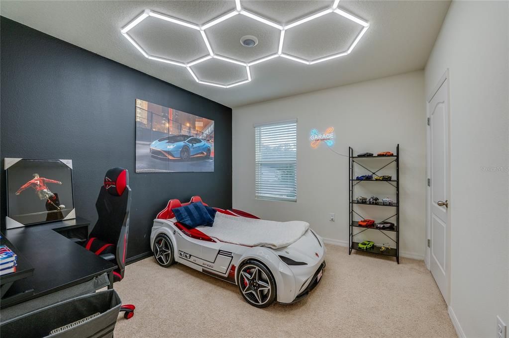For Sale: $455,000 (5 beds, 3 baths, 2594 Square Feet)