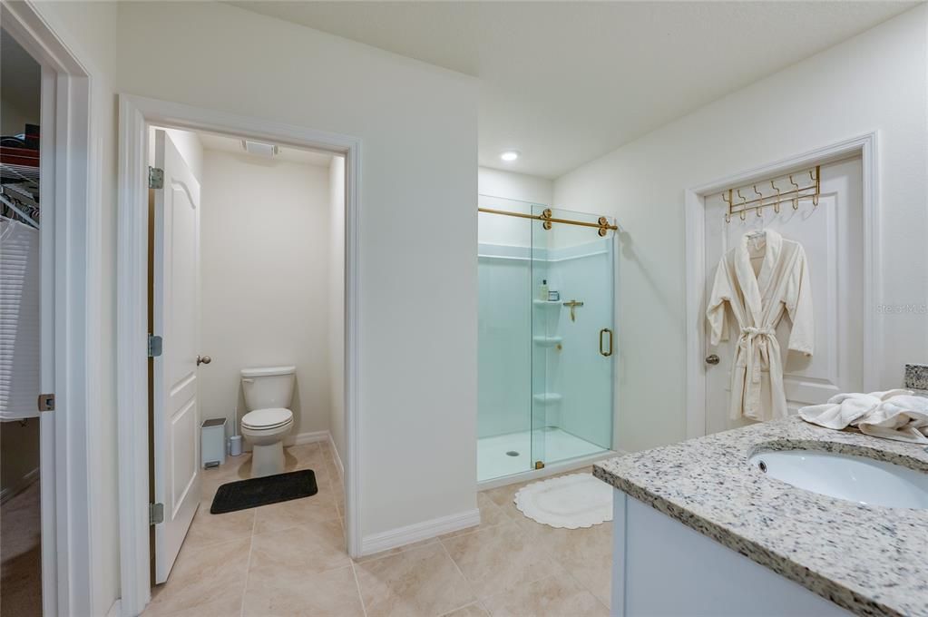 For Sale: $455,000 (5 beds, 3 baths, 2594 Square Feet)