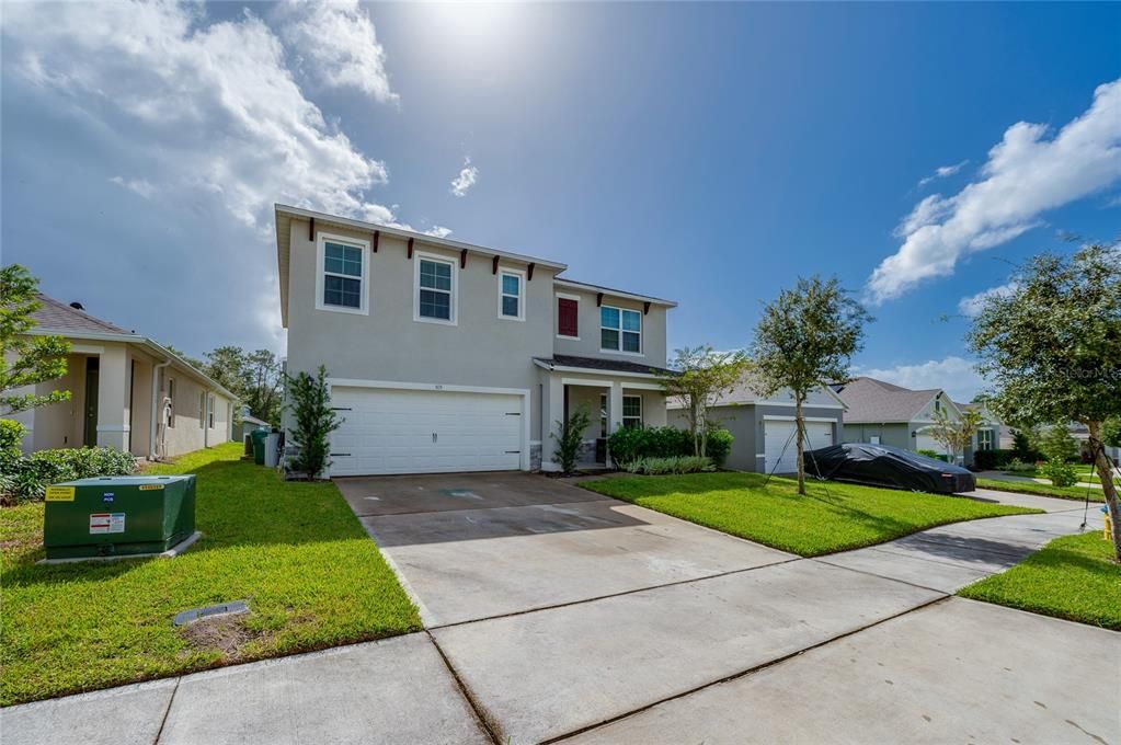 For Sale: $455,000 (5 beds, 3 baths, 2594 Square Feet)