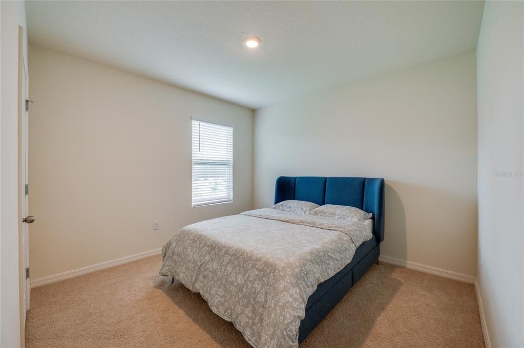 For Sale: $455,000 (5 beds, 3 baths, 2594 Square Feet)
