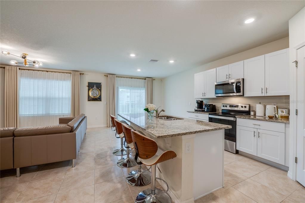 For Sale: $455,000 (5 beds, 3 baths, 2594 Square Feet)