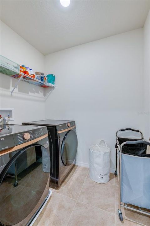 For Sale: $455,000 (5 beds, 3 baths, 2594 Square Feet)