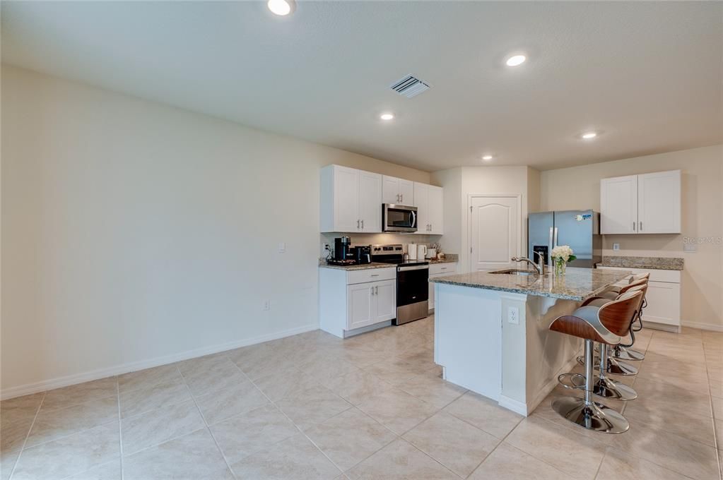 For Sale: $455,000 (5 beds, 3 baths, 2594 Square Feet)