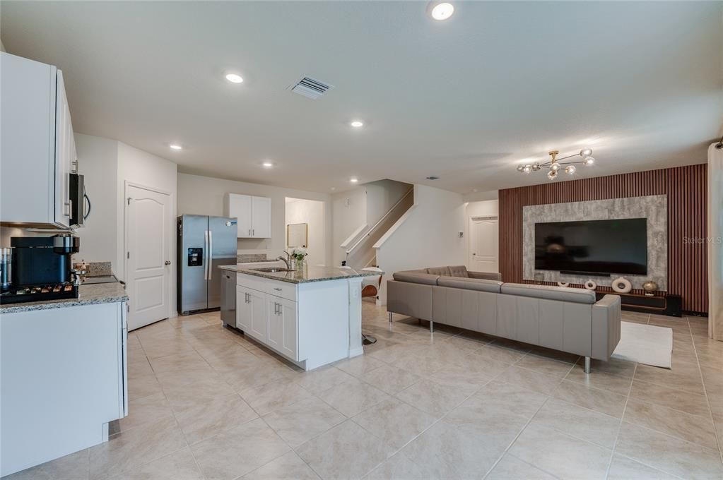 For Sale: $455,000 (5 beds, 3 baths, 2594 Square Feet)