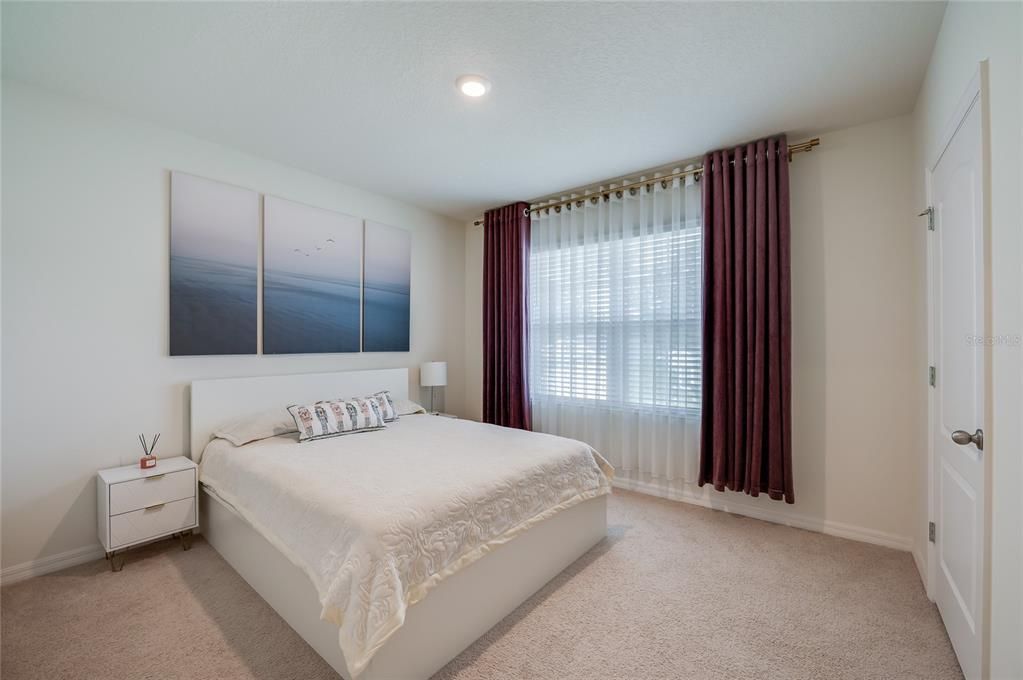 For Sale: $455,000 (5 beds, 3 baths, 2594 Square Feet)