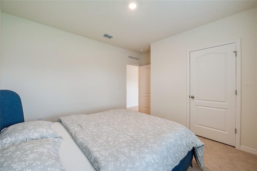 For Sale: $455,000 (5 beds, 3 baths, 2594 Square Feet)