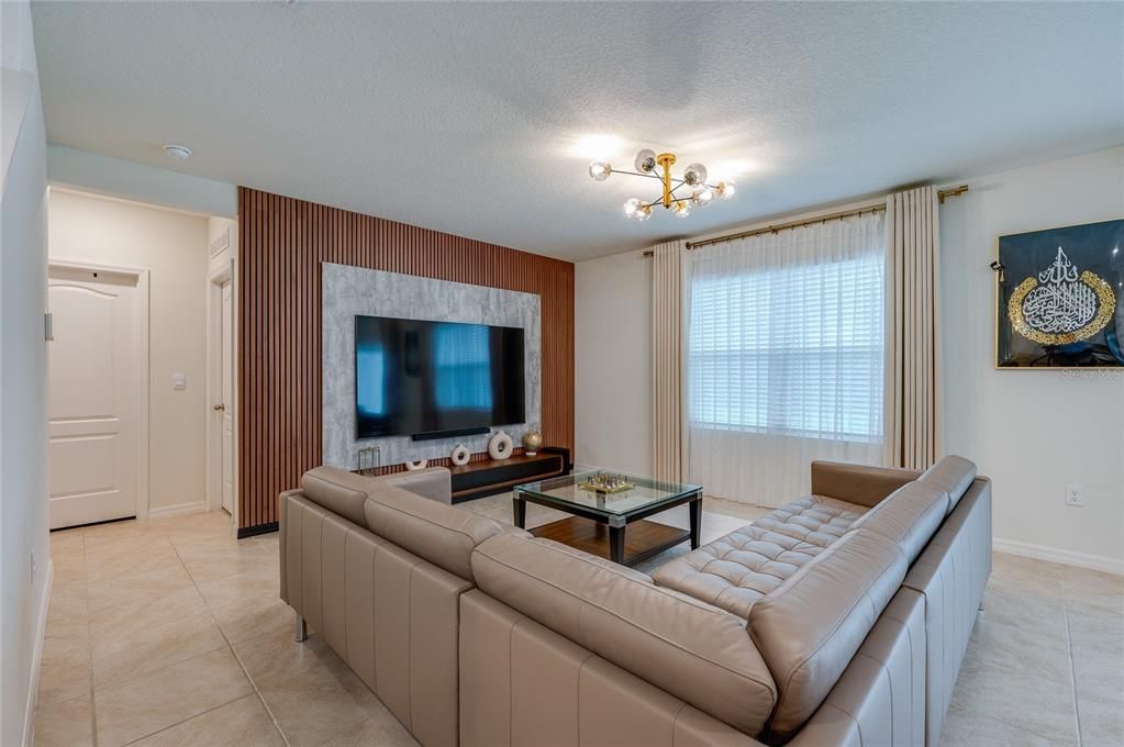 For Sale: $455,000 (5 beds, 3 baths, 2594 Square Feet)