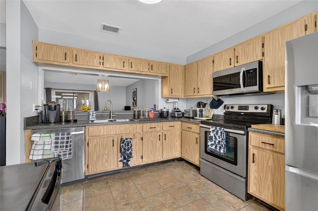 For Sale: $198,500 (2 beds, 2 baths, 1309 Square Feet)