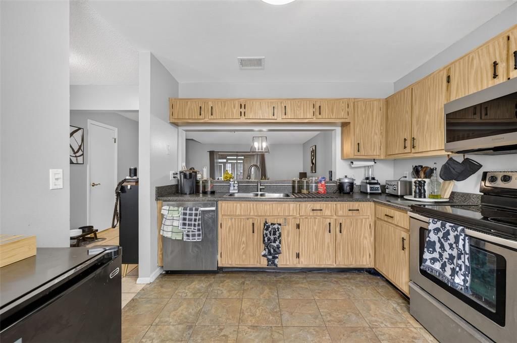 For Sale: $198,500 (2 beds, 2 baths, 1309 Square Feet)