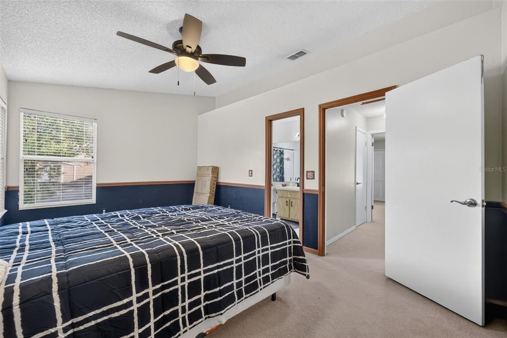 For Sale: $198,500 (2 beds, 2 baths, 1309 Square Feet)