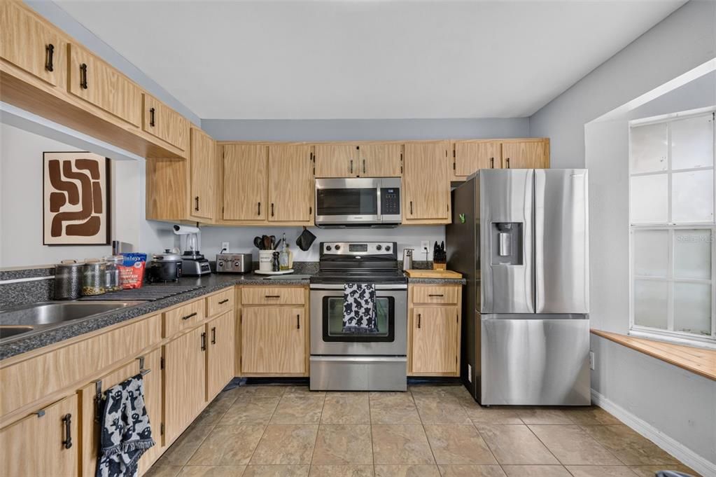 For Sale: $198,500 (2 beds, 2 baths, 1309 Square Feet)