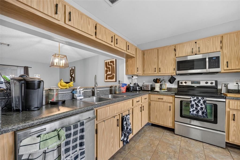 For Sale: $198,500 (2 beds, 2 baths, 1309 Square Feet)
