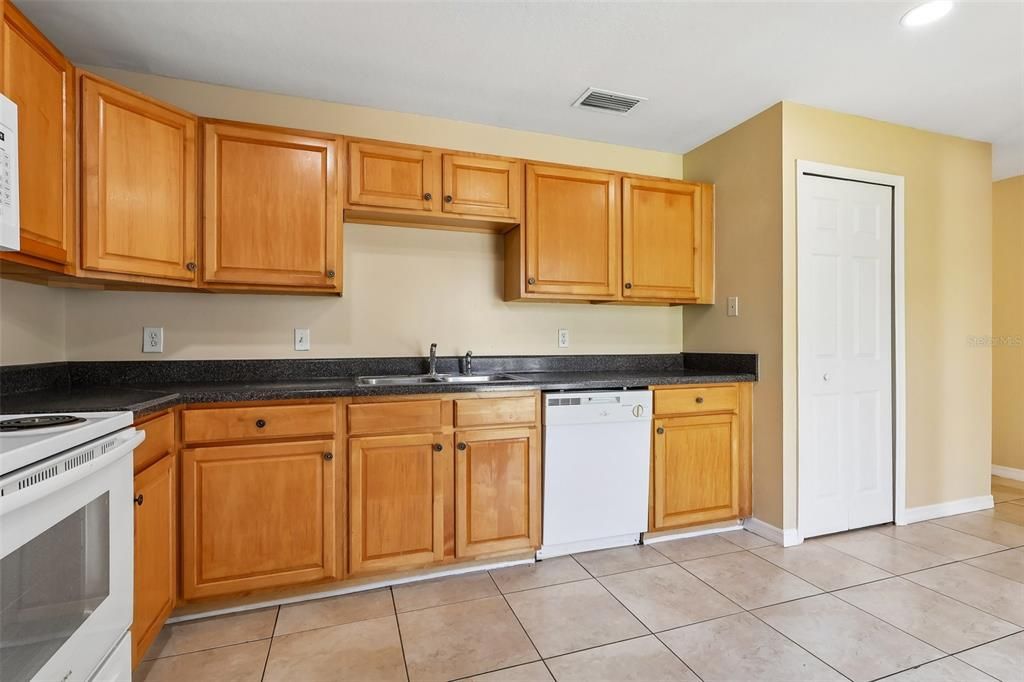 En Venta: $290,000 (3 camas, 2 baños, 1047 Pies cuadrados)