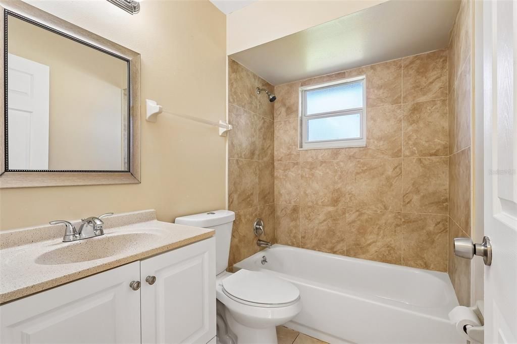 En Venta: $290,000 (3 camas, 2 baños, 1047 Pies cuadrados)