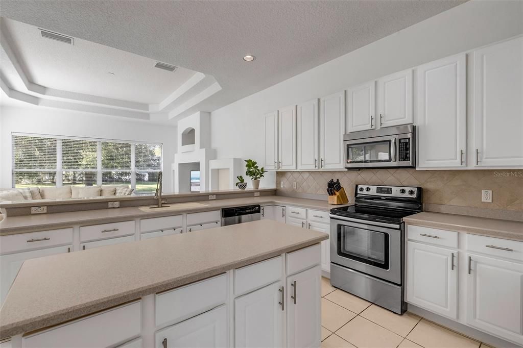 En Venta: $498,500 (3 camas, 2 baños, 2410 Pies cuadrados)