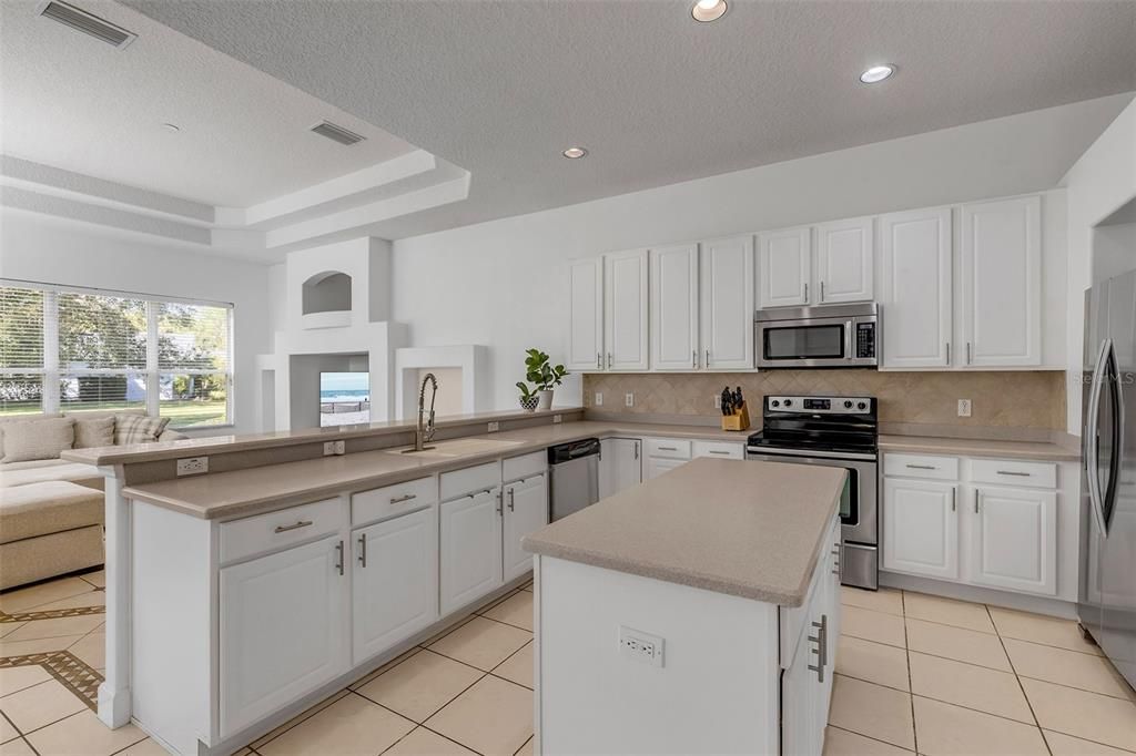 En Venta: $498,500 (3 camas, 2 baños, 2410 Pies cuadrados)