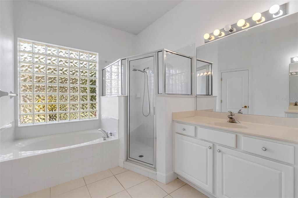 En Venta: $498,500 (3 camas, 2 baños, 2410 Pies cuadrados)