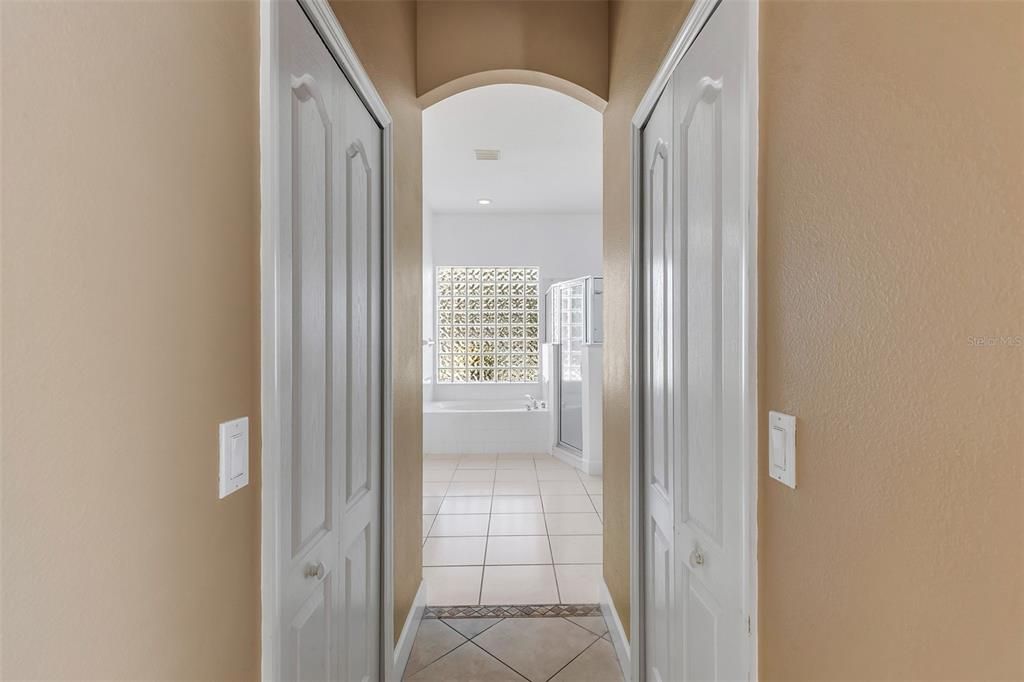 En Venta: $498,500 (3 camas, 2 baños, 2410 Pies cuadrados)