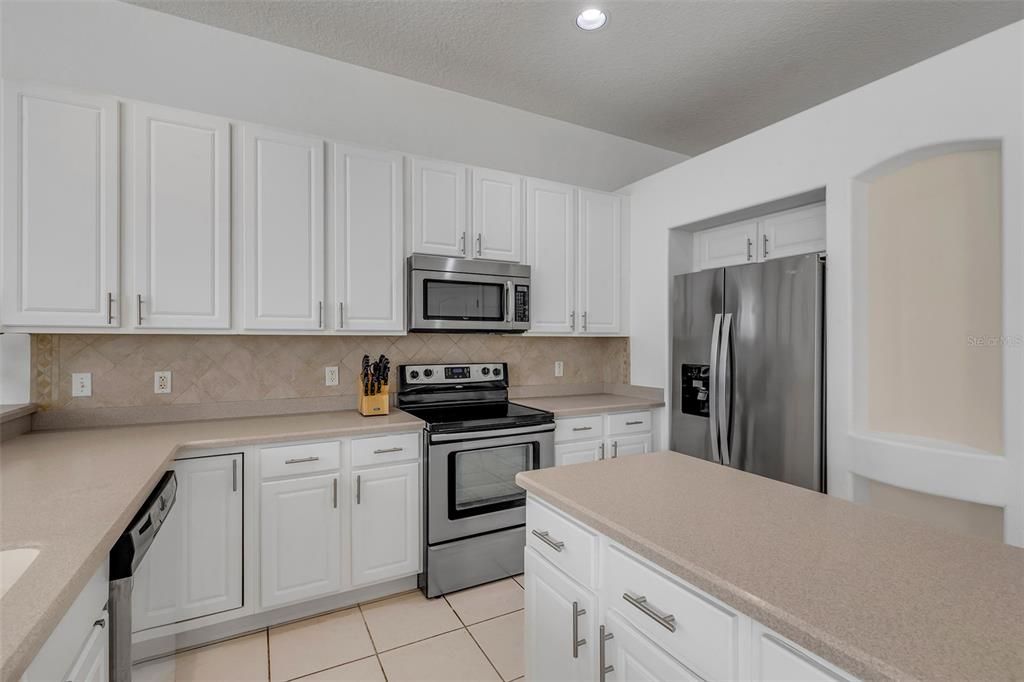 En Venta: $498,500 (3 camas, 2 baños, 2410 Pies cuadrados)