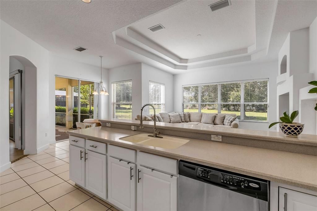 En Venta: $498,500 (3 camas, 2 baños, 2410 Pies cuadrados)