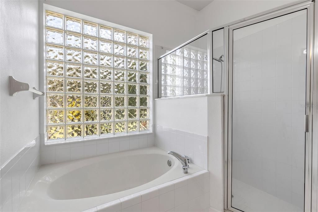 En Venta: $498,500 (3 camas, 2 baños, 2410 Pies cuadrados)