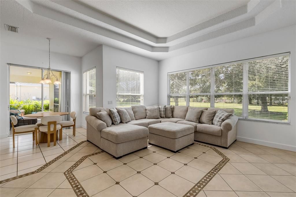 En Venta: $498,500 (3 camas, 2 baños, 2410 Pies cuadrados)