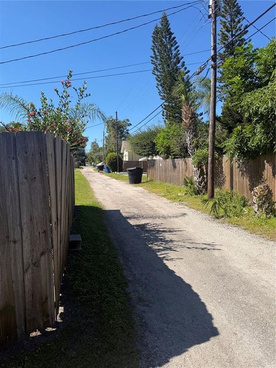 待售: $400,000 (0.23 acres)