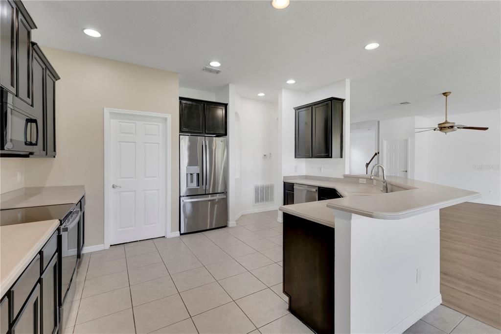 En Venta: $519,900 (4 camas, 3 baños, 3447 Pies cuadrados)
