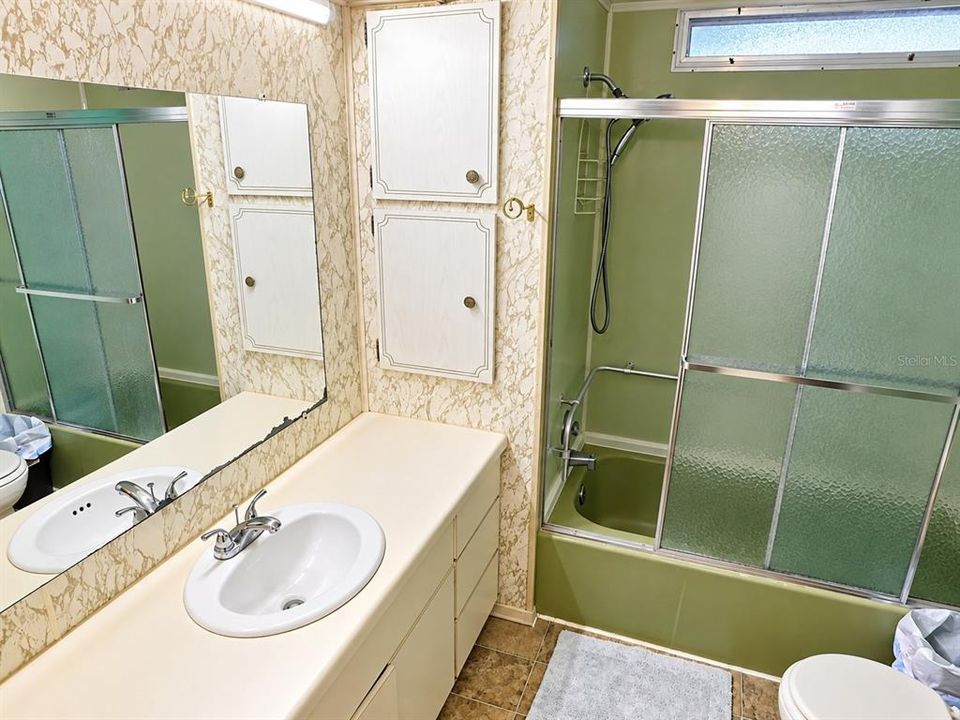 На продажу: $124,900 (2 спален, 2 ванн, 1396 Квадратных фут)