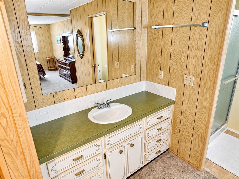 На продажу: $124,900 (2 спален, 2 ванн, 1396 Квадратных фут)