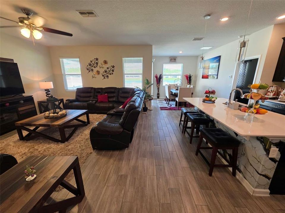 En Venta: $348,000 (3 camas, 2 baños, 1738 Pies cuadrados)