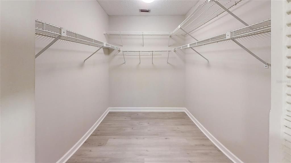 En Venta: $199,900 (2 camas, 2 baños, 1571 Pies cuadrados)