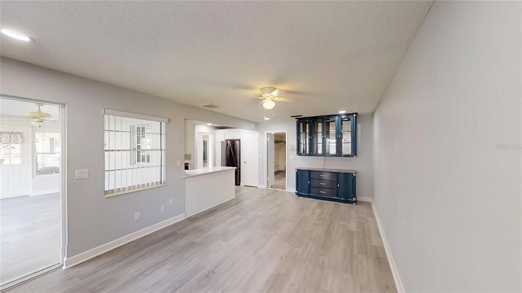 En Venta: $199,900 (2 camas, 2 baños, 1571 Pies cuadrados)