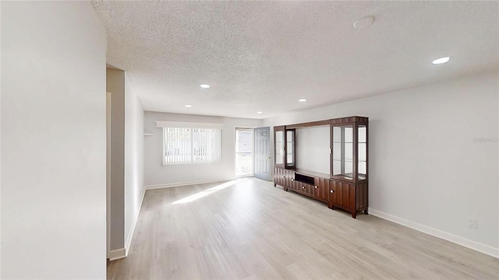 En Venta: $199,900 (2 camas, 2 baños, 1571 Pies cuadrados)