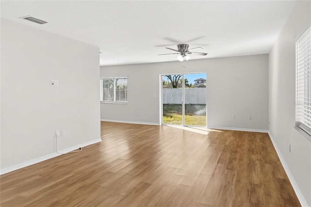 En Venta: $319,900 (4 camas, 2 baños, 1755 Pies cuadrados)