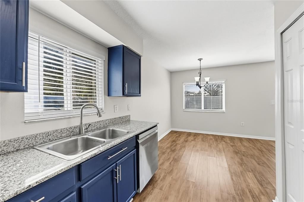 En Venta: $319,900 (4 camas, 2 baños, 1755 Pies cuadrados)