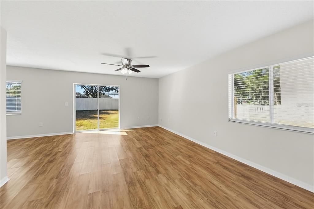En Venta: $319,900 (4 camas, 2 baños, 1755 Pies cuadrados)
