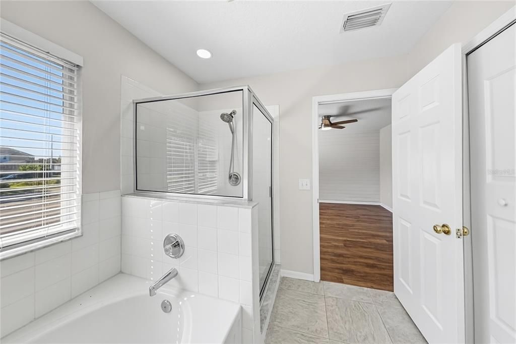 En Venta: $319,900 (4 camas, 2 baños, 1755 Pies cuadrados)