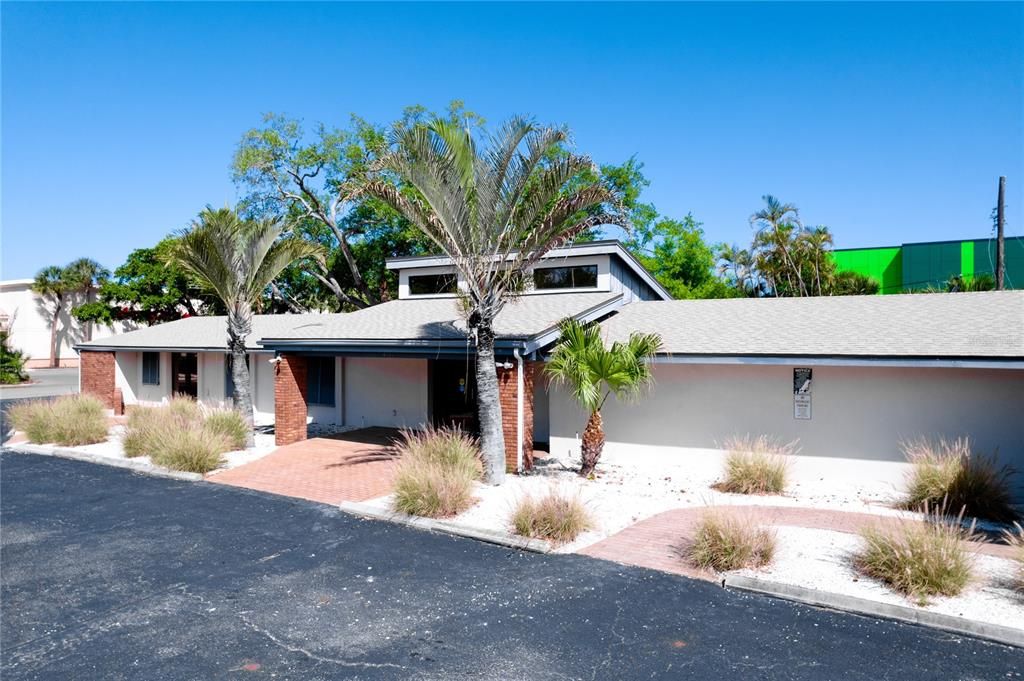For Sale: $1,799,000 (0 beds, 0 baths, 6213 Square Feet)
