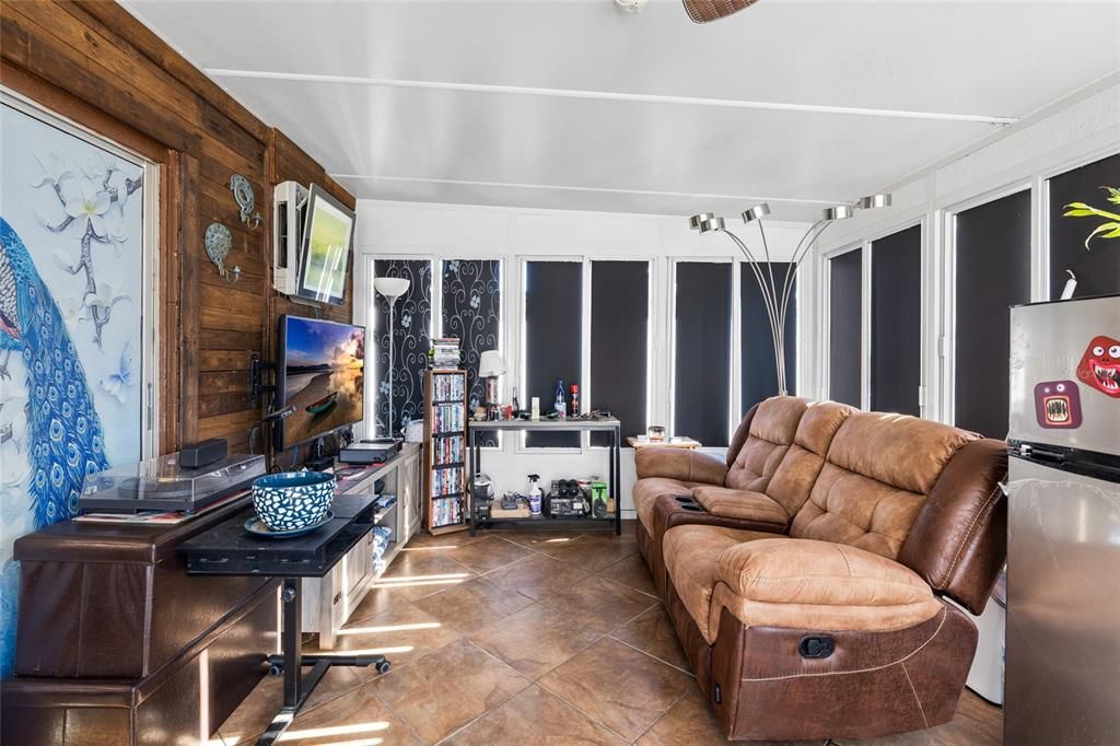 En Venta: $385,000 (3 camas, 2 baños, 1585 Pies cuadrados)