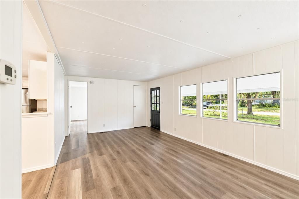 For Sale: $145,900 (3 beds, 2 baths, 1104 Square Feet)