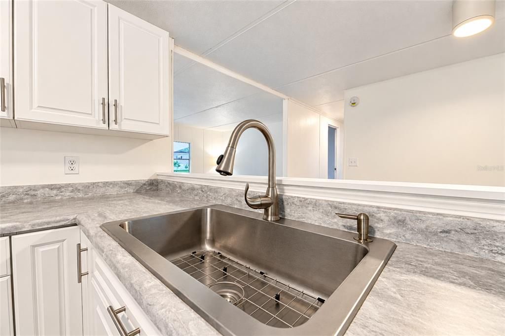 For Sale: $145,900 (3 beds, 2 baths, 1104 Square Feet)