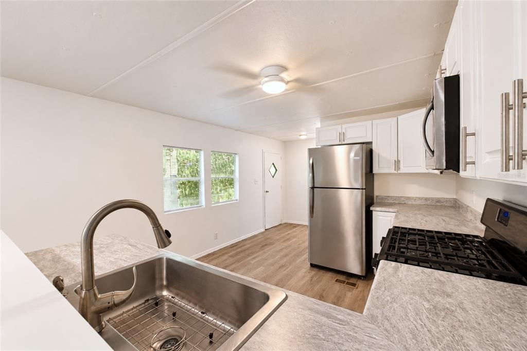 For Sale: $145,900 (3 beds, 2 baths, 1104 Square Feet)