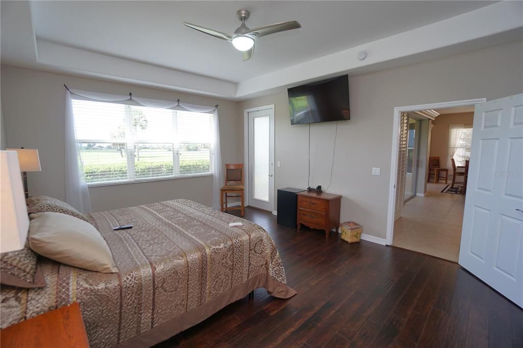 For Sale: $299,900 (3 beds, 2 baths, 1883 Square Feet)