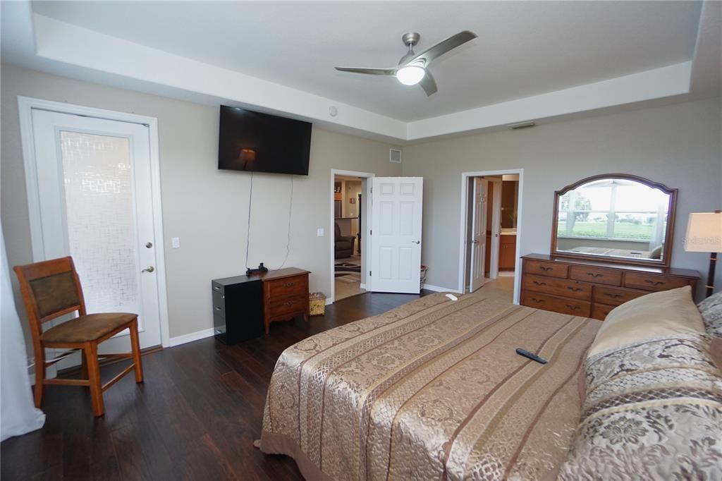 For Sale: $299,900 (3 beds, 2 baths, 1883 Square Feet)