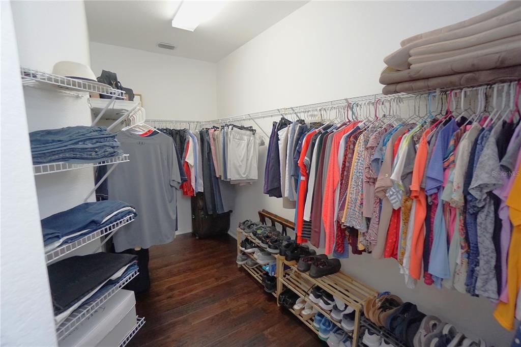 For Sale: $299,900 (3 beds, 2 baths, 1883 Square Feet)