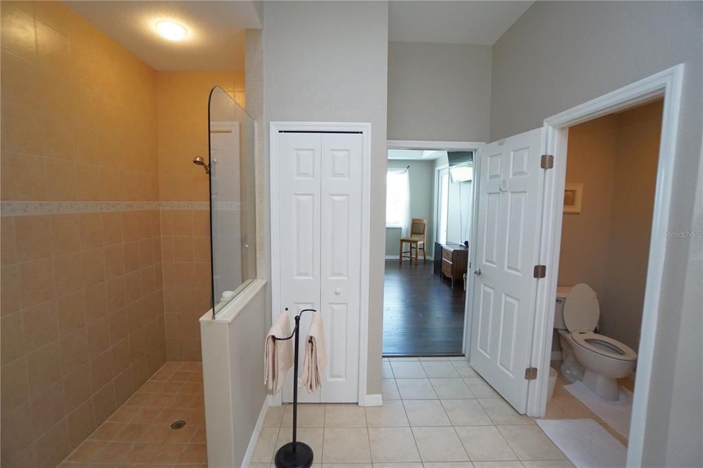 For Sale: $299,900 (3 beds, 2 baths, 1883 Square Feet)